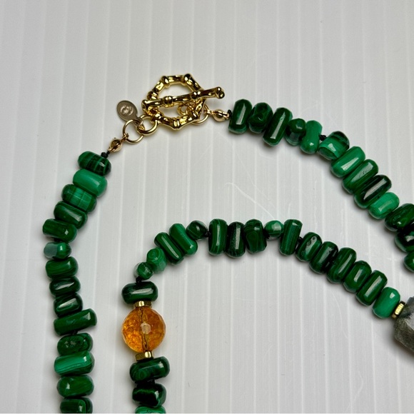 Malachite Gemstone Beaded Necklace Gold Tone Toggle Clasp - Picture 4 of 6